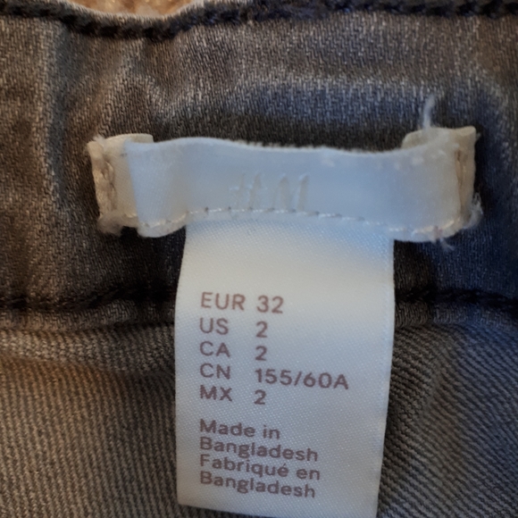 Shorts - Picture 3 of 3